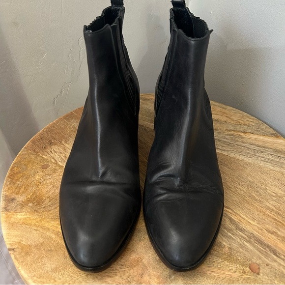 J. Crew Chelsea Boots Black Leather Pointed Toe Ankle Booties Sz 8.5 - Picture 4 of 13